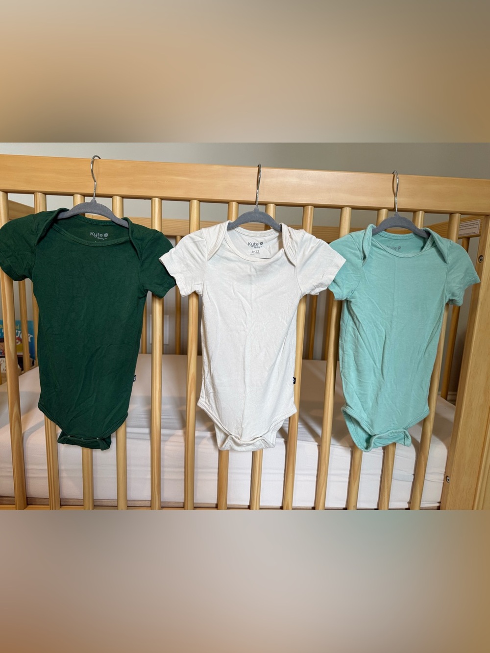 Kyte Baby 6-12M Short Sleeve Bodysuit Trio: Forest, Ecru, & Wasabi (EUC)